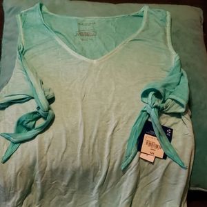 Arizona Super cute cold shoulder tshirt